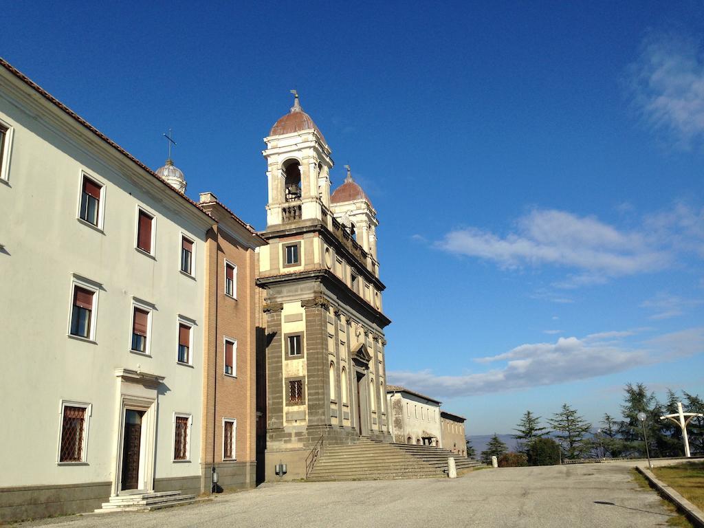 ホテル Monastero San Vincenzo - Casa Per Ferie Bassano Romano エクステリア 写真