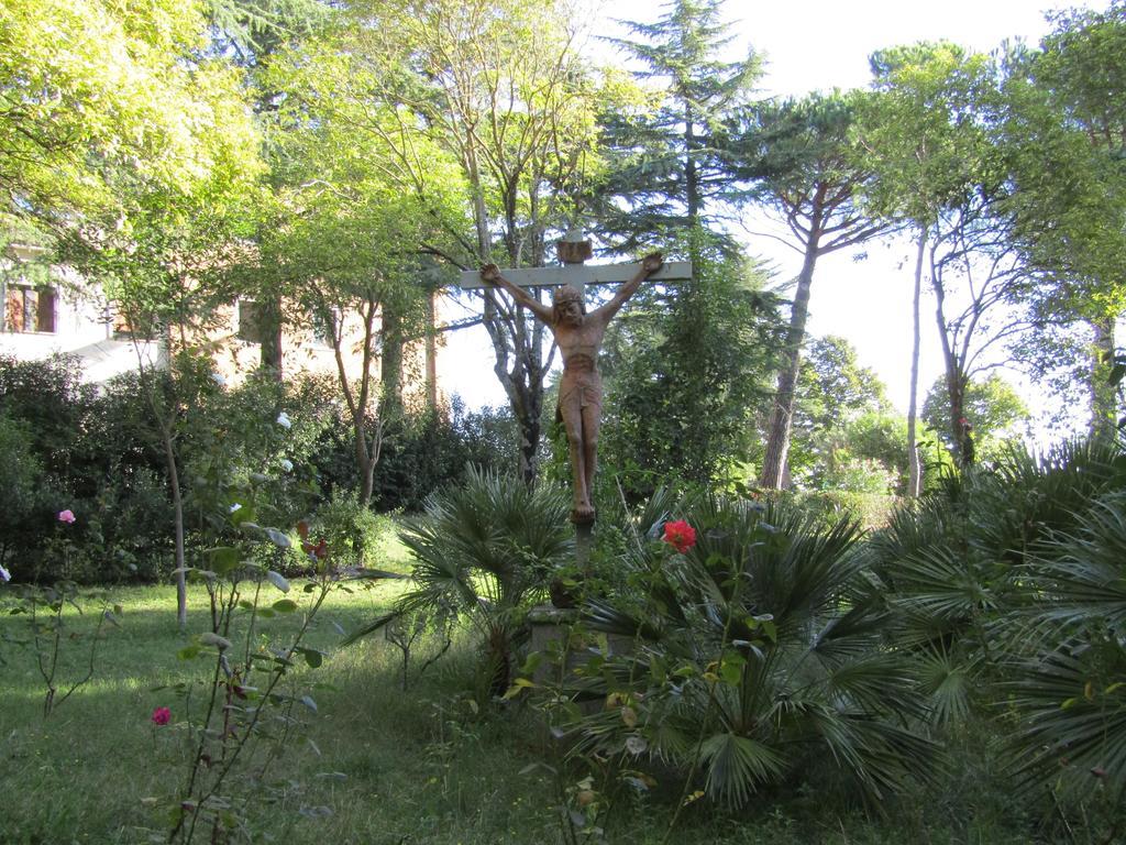 ホテル Monastero San Vincenzo - Casa Per Ferie Bassano Romano エクステリア 写真