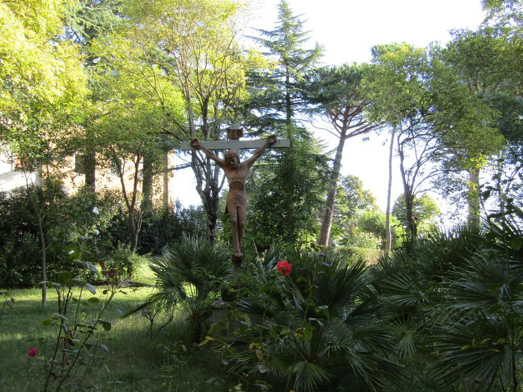 ホテル Monastero San Vincenzo - Casa Per Ferie Bassano Romano エクステリア 写真