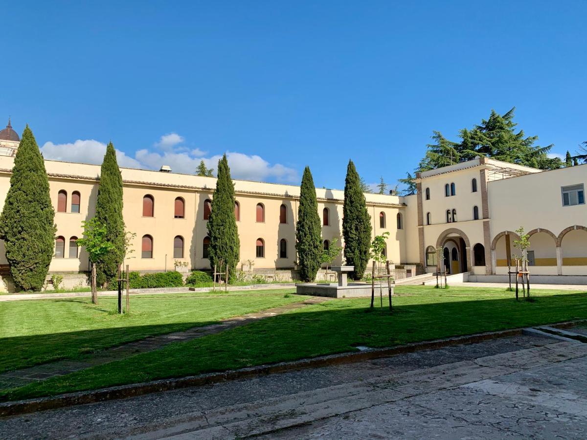 ホテル Monastero San Vincenzo - Casa Per Ferie Bassano Romano エクステリア 写真